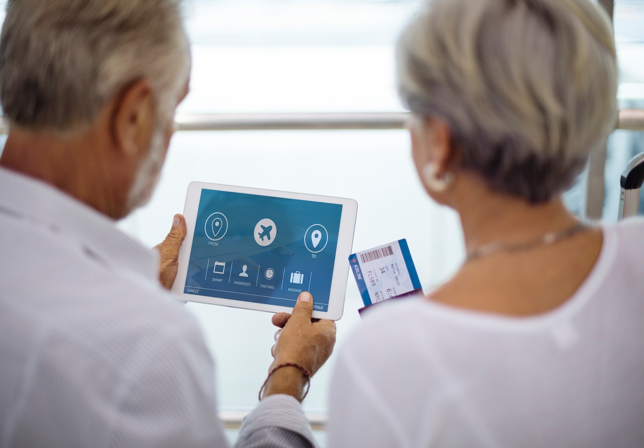 Słyszeliście o pojęciu srebrna gospodarka? To nie tylko modne hasło – to nowy sposób patrzenia na osoby powyżej sześćdziesiątki. Przeczytaj!